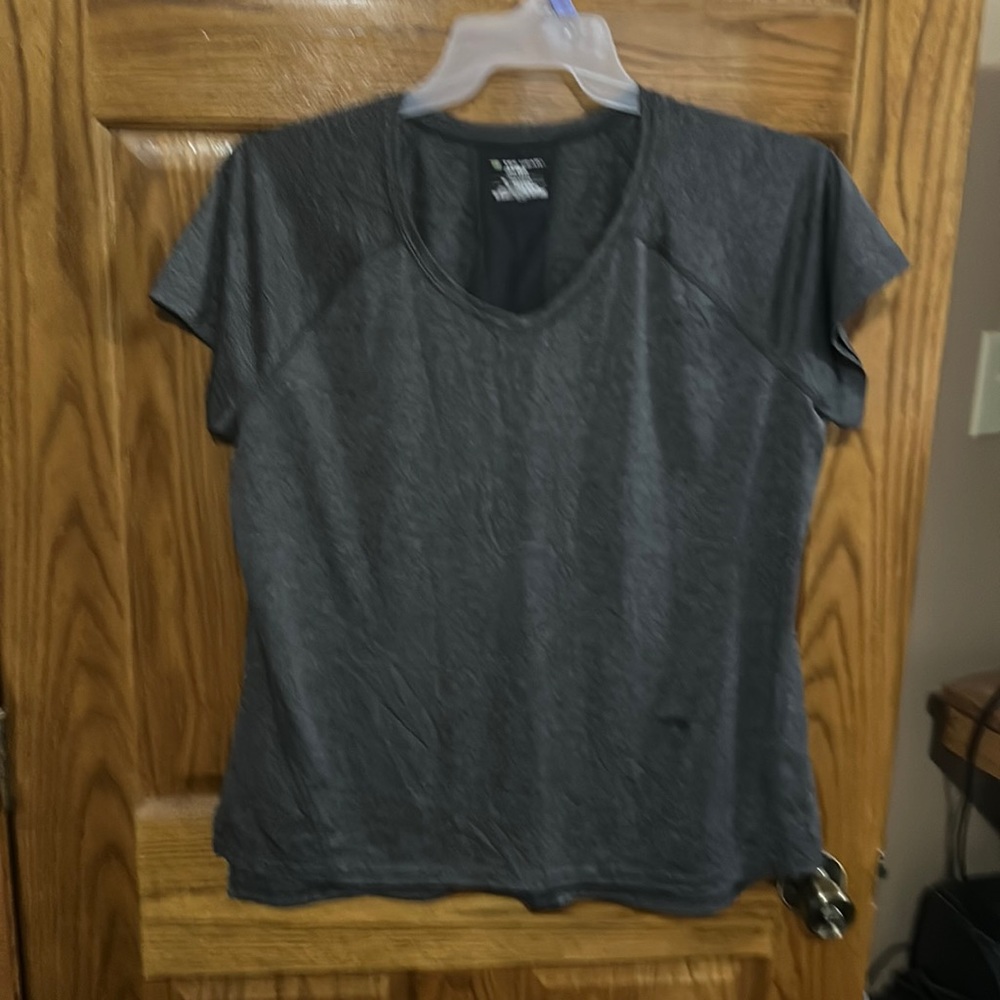 Grey work out t-shirt.